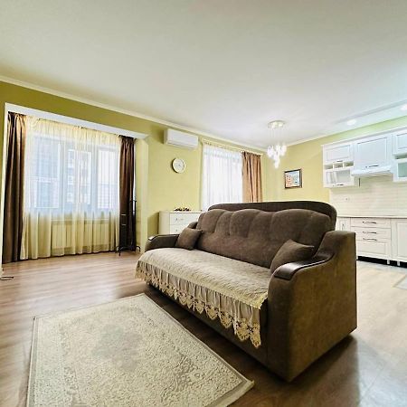 Central Park In The City Center Apartamento Almaty Exterior foto
