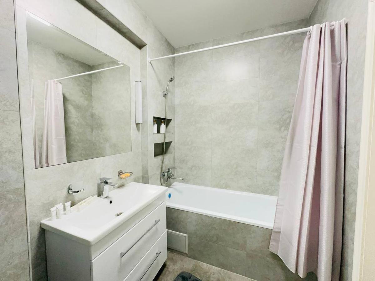 Central Park In The City Center Apartamento Almaty Exterior foto