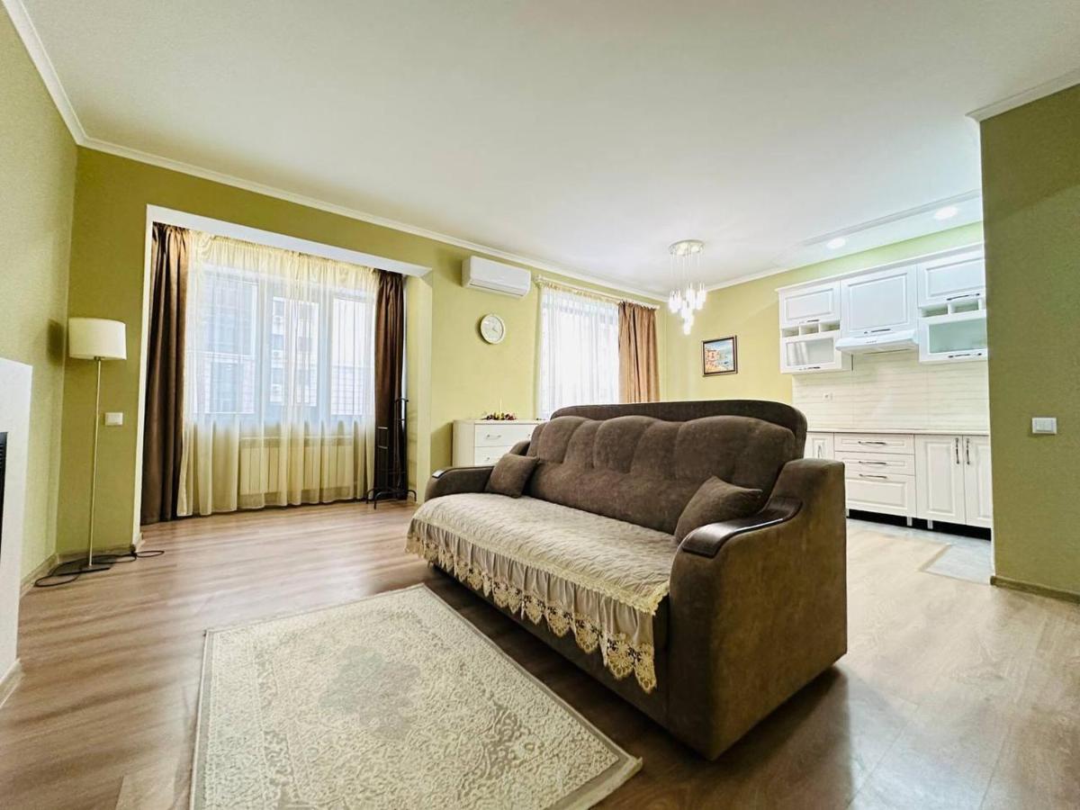 Central Park In The City Center Apartamento Almaty Exterior foto