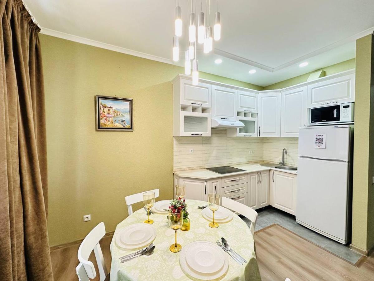 Central Park In The City Center Apartamento Almaty Exterior foto