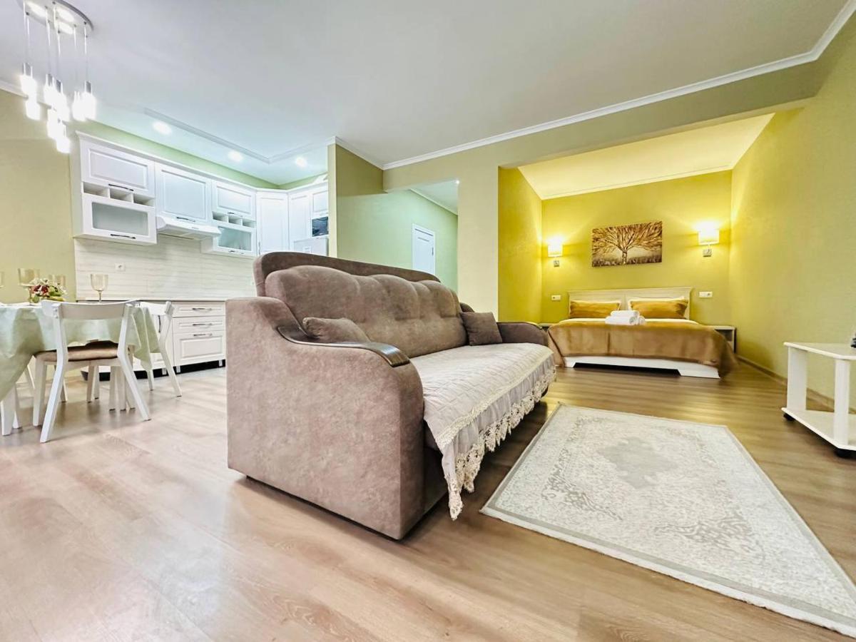 Central Park In The City Center Apartamento Almaty Exterior foto
