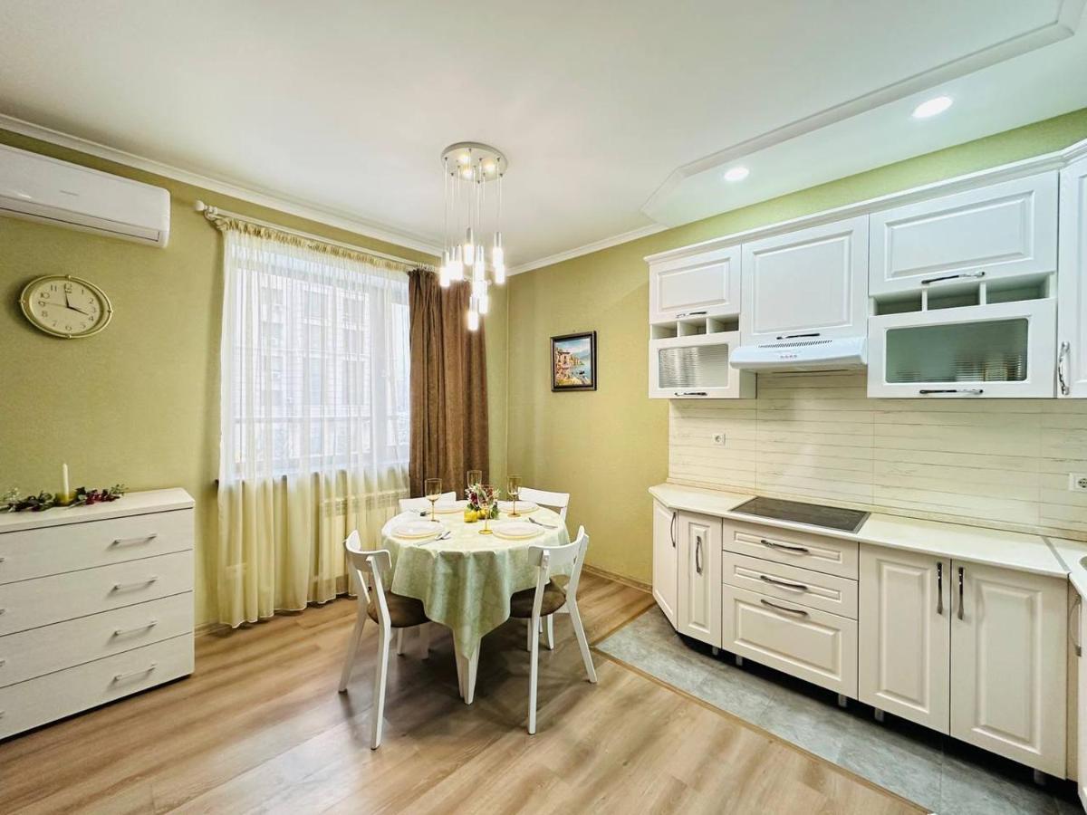 Central Park In The City Center Apartamento Almaty Exterior foto