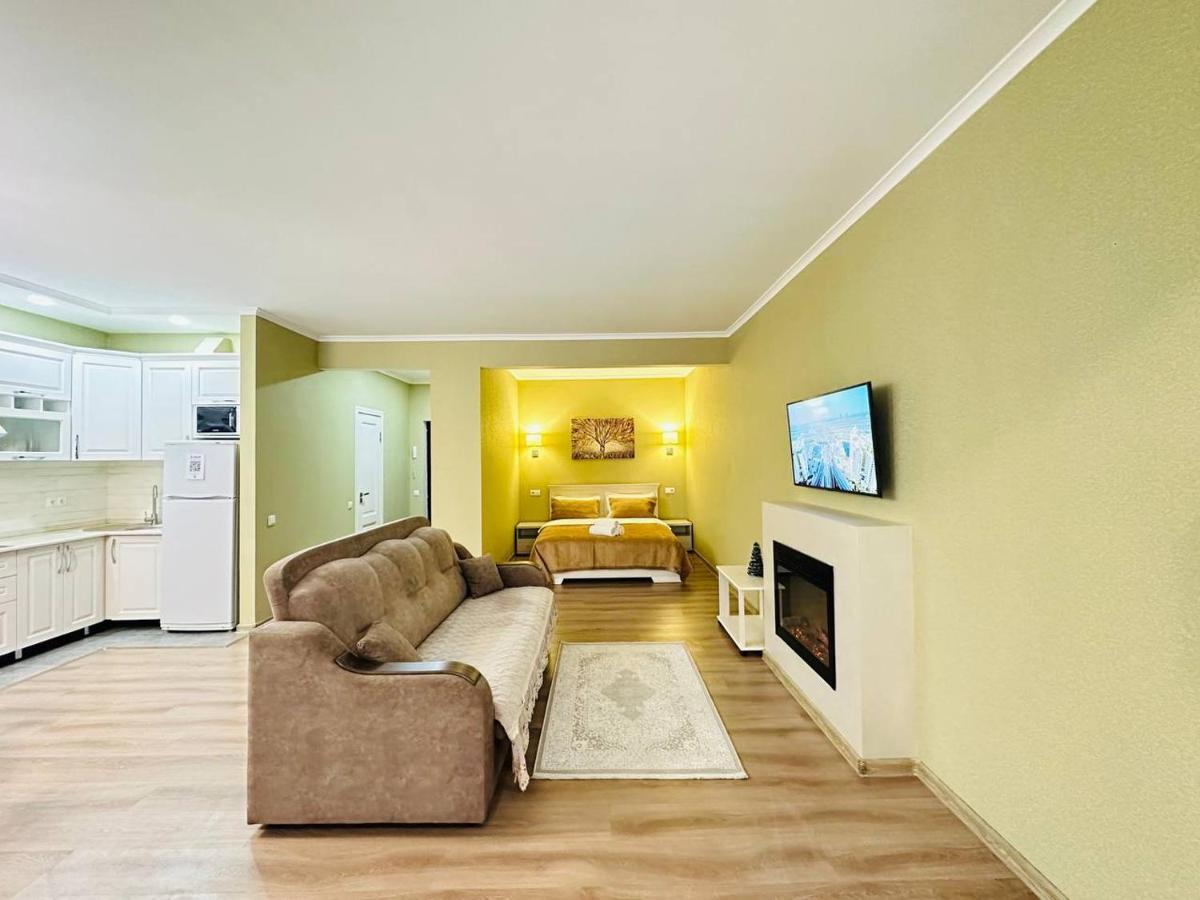 Central Park In The City Center Apartamento Almaty Exterior foto