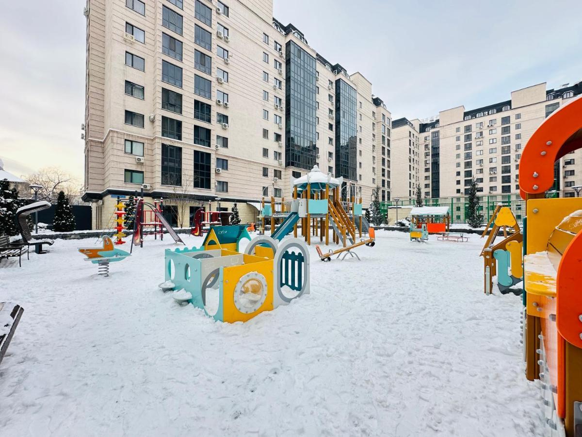 Central Park In The City Center Apartamento Almaty Exterior foto