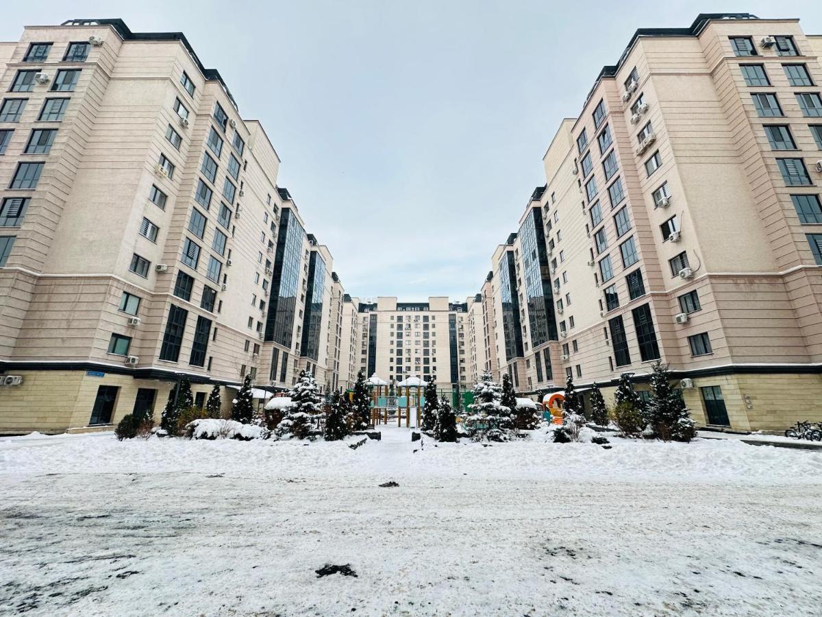 Central Park In The City Center Apartamento Almaty Exterior foto